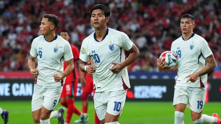 สิงคโปร์ พบ ไทย : ช้างศึกสู้ขาดใจ ตามหลัง 0-2 แซงชนะ 4-2