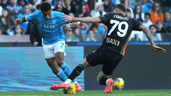นาโปลี พบ เวเนเซีย : อัซซูร์ร่าเบียด 1-0 ทำแต้มทาบจ่าฝูง