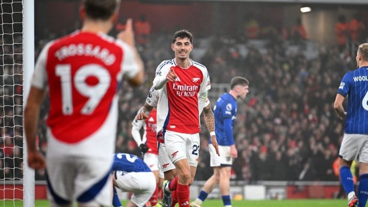 อาร์เซน่อล พบ อิปสวิช : ปืนเบียดม้าขาว 1-0 คืนแท่นรองจ่าฝูง