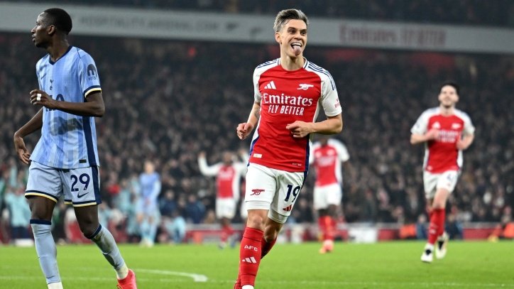 อาร์เซน่อล พบ สเปอร์ส : ปืนใหญ่แซงเข้าป้าย 2-1 จี้หงส์ 4 แต้ม