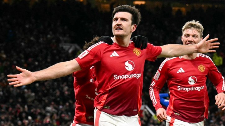 แมนยู พบ เลสเตอร์ : แม็กไกวร์ ฮีโร่ 90+3 ผีเขี่ยจิ้งจอกร่วง 2-1